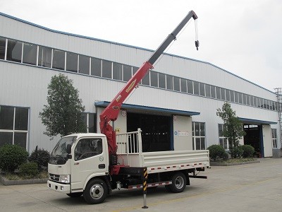 华体（中国）科技有限公司-HUATI3.2吨东风凯普特蓝牌随车吊