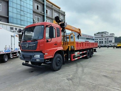 华体（中国）科技有限公司-HUATI12吨四节臂天锦后八轮随车吊